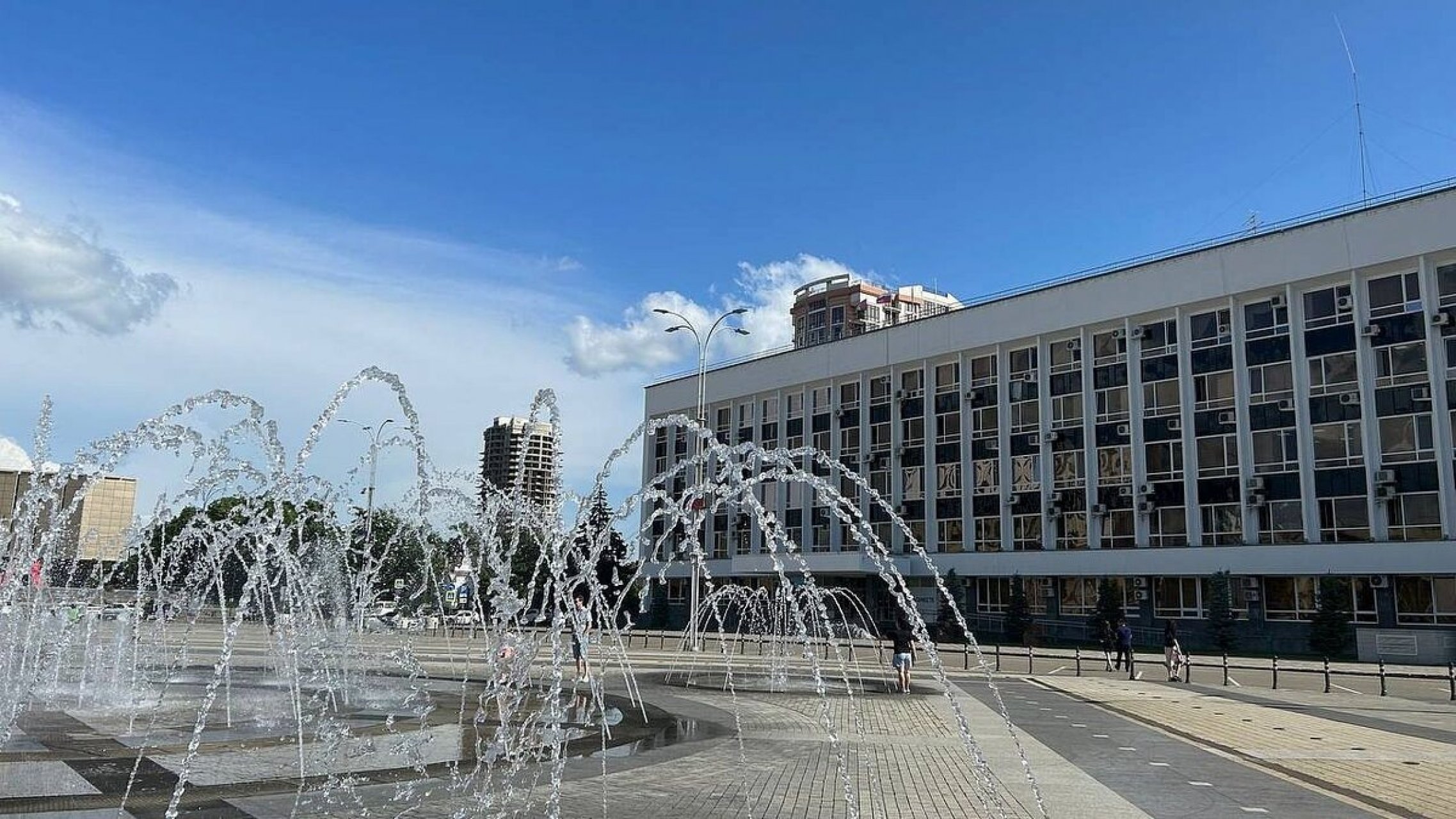 В Краснодаре запустили 14 фонтанов и фонтанных комплексов