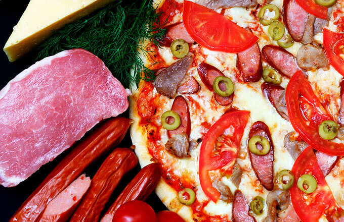 Пицца Тарантелла с колбасками и мясом